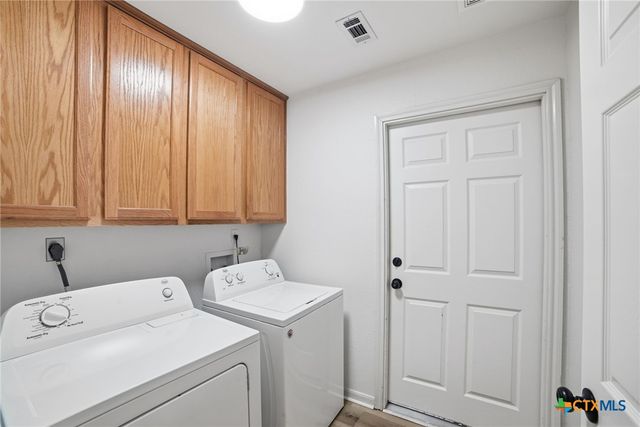 104 S Mockingbird Circle, Cedar Creek, TX 78612