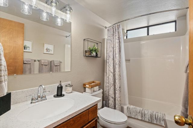 2675 Grenoble Dr, Arnold, CA 95223