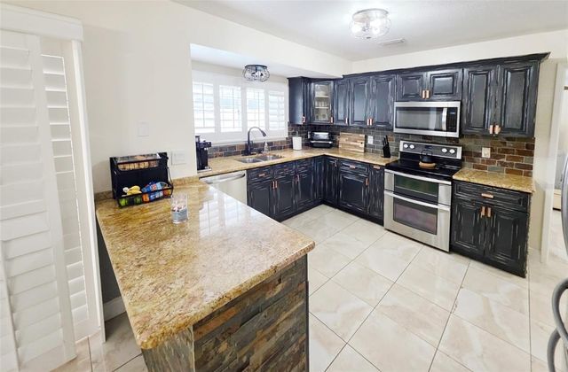 6408 BROOK HOLLOW COURT, Tampa, FL 33634