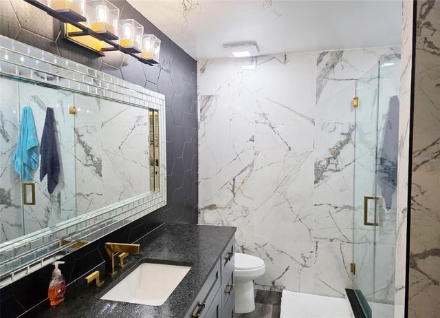 6408 BROOK HOLLOW COURT, Tampa, FL 33634