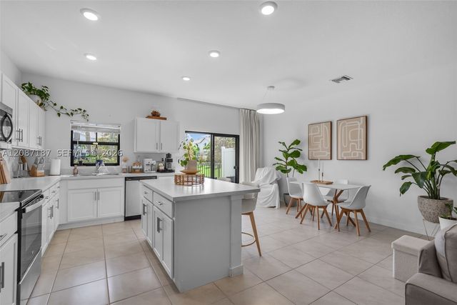 856 NW 3rd Way, Pompano Beach, FL 33060