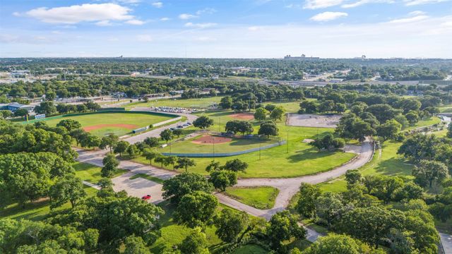 510 Woodrow Avenue, Fort Worth, TX 76105