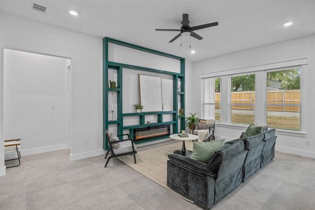 510 Woodrow Avenue, Fort Worth, TX 76105