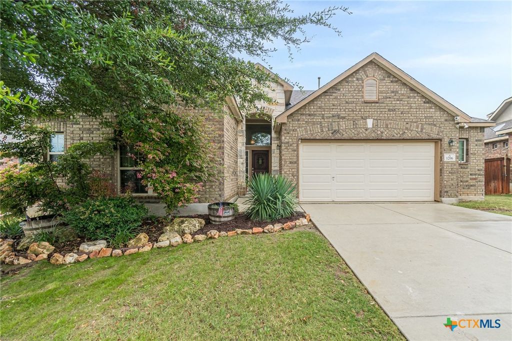 1206 Hidden Cave Drive, New Braunfels, TX 78132