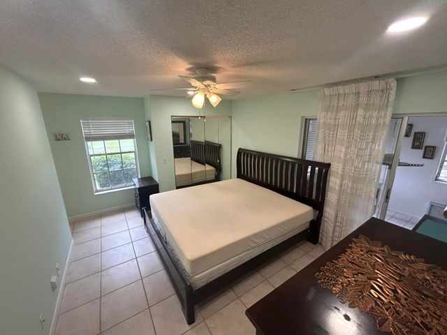 878 Worcester Lane, Lake Worth, FL 33467