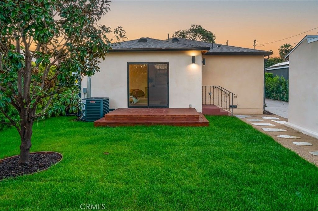 Image 11 of property listing at 3641 Somerset, Los Angeles, CA 90016
