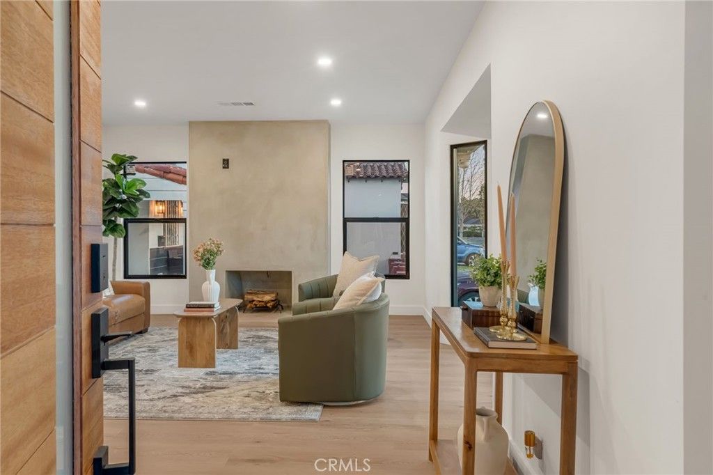 Image 14 of property listing at 3641 Somerset, Los Angeles, CA 90016