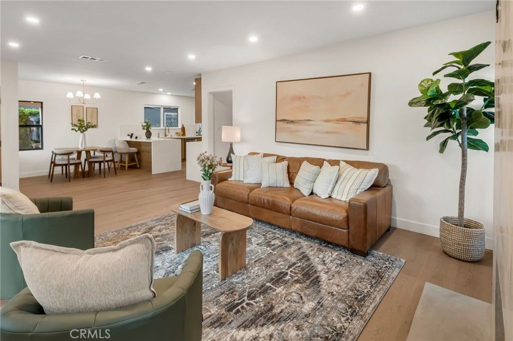 Image 17 of property listing at 3641 Somerset, Los Angeles, CA 90016