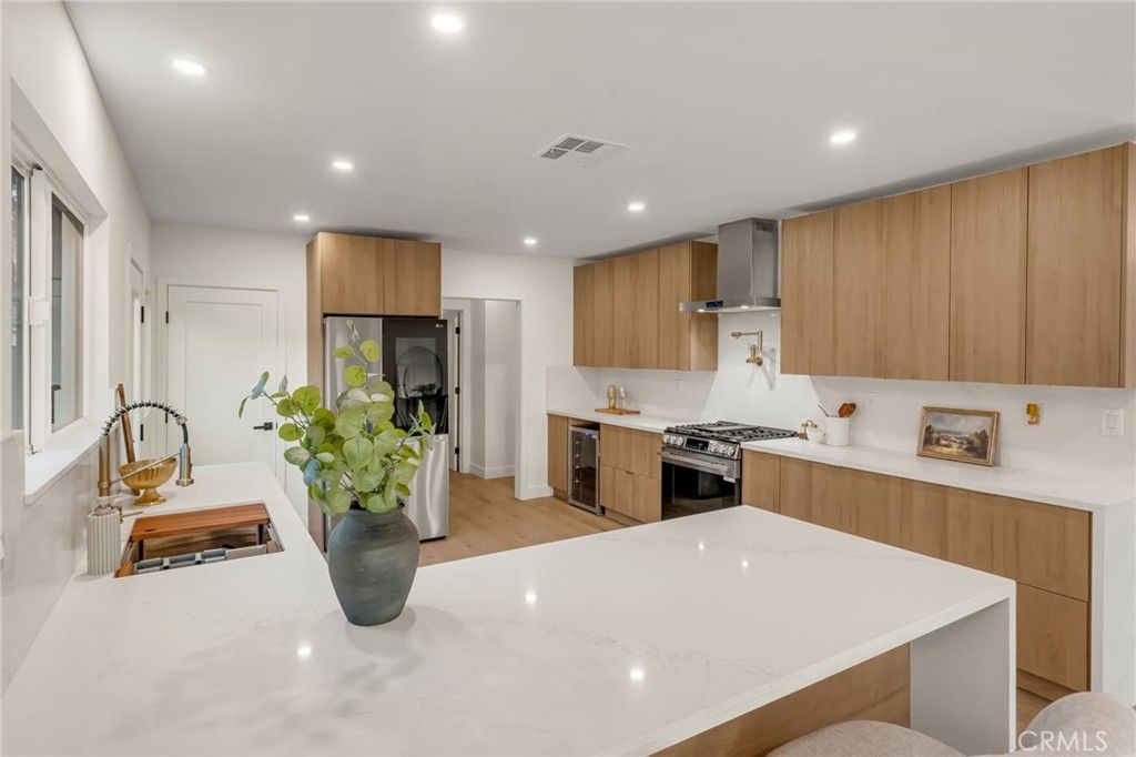 Image 23 of property listing at 3641 Somerset, Los Angeles, CA 90016