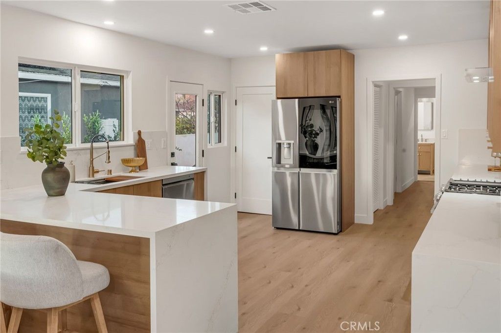 Image 24 of property listing at 3641 Somerset, Los Angeles, CA 90016