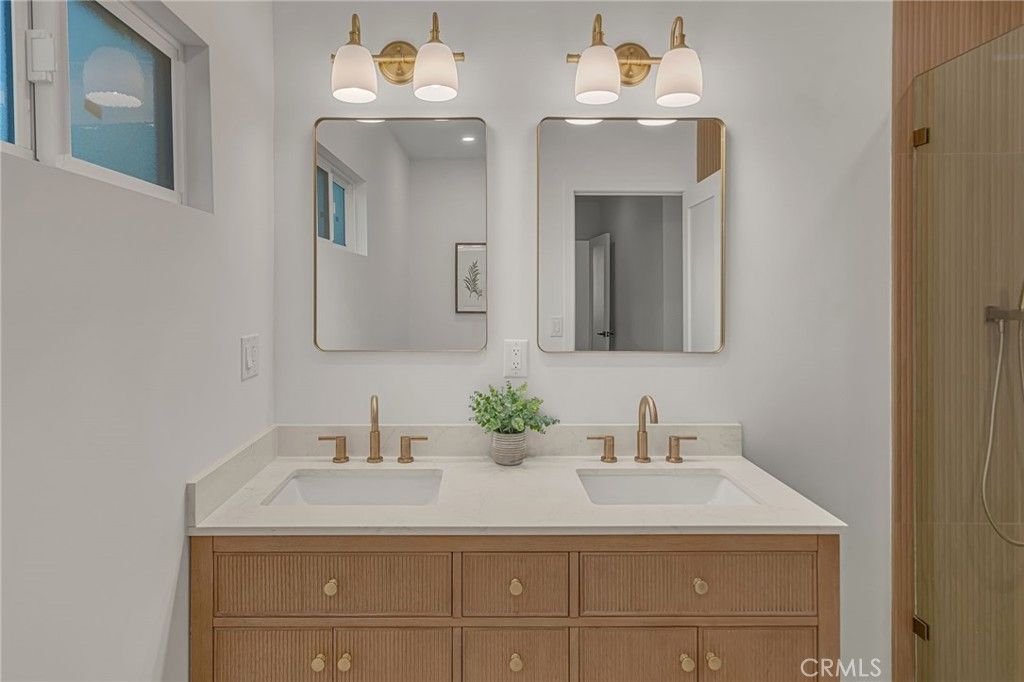 Image 39 of property listing at 3641 Somerset, Los Angeles, CA 90016