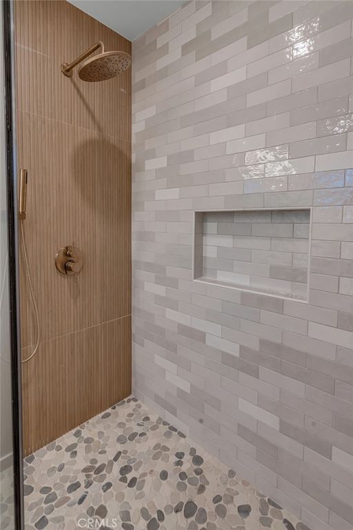 Image 42 of property listing at 3641 Somerset, Los Angeles, CA 90016