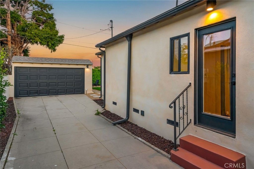 Image 6 of property listing at 3641 Somerset, Los Angeles, CA 90016