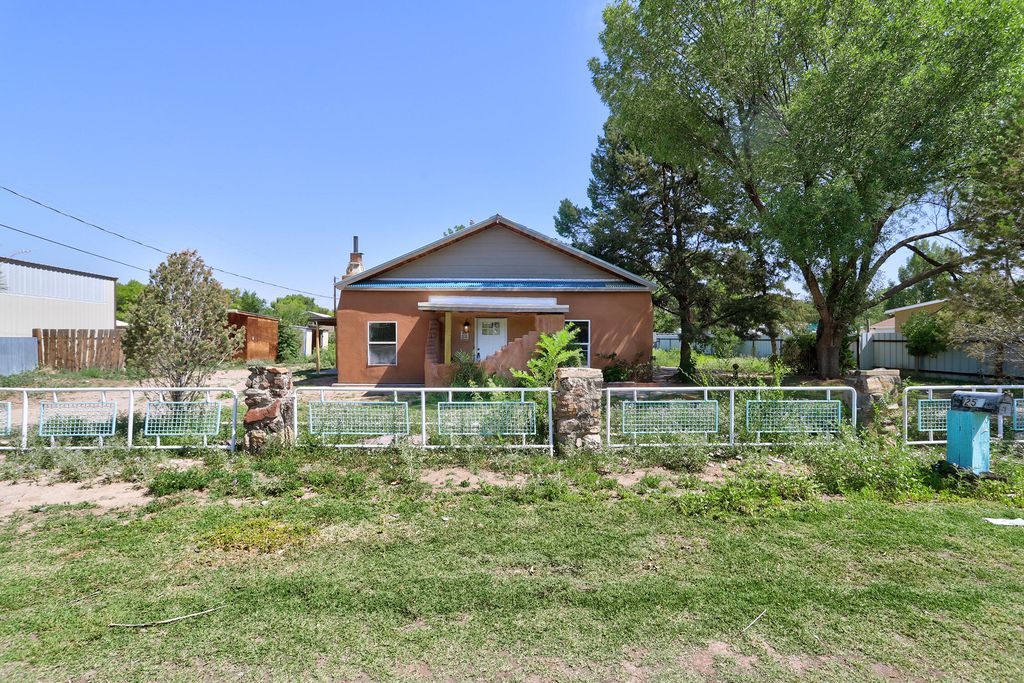 250 Valle Grande Road, Bosque Farms, NM 87068
