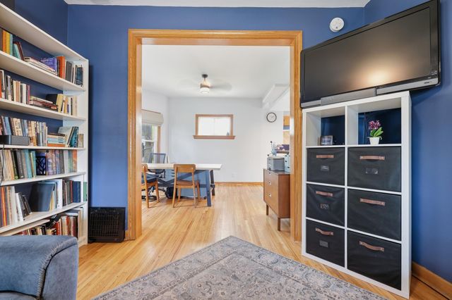 942 Central Avenue W, Saint Paul, MN 55104