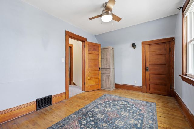 942 Central Avenue W, Saint Paul, MN 55104
