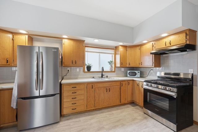 942 Central Avenue W, Saint Paul, MN 55104