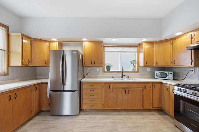 942 Central Avenue W, Saint Paul, MN 55104