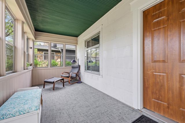 942 Central Avenue W, Saint Paul, MN 55104