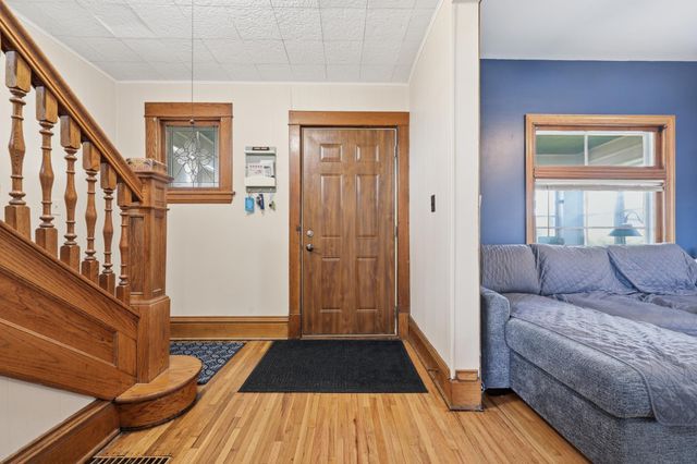 942 Central Avenue W, Saint Paul, MN 55104