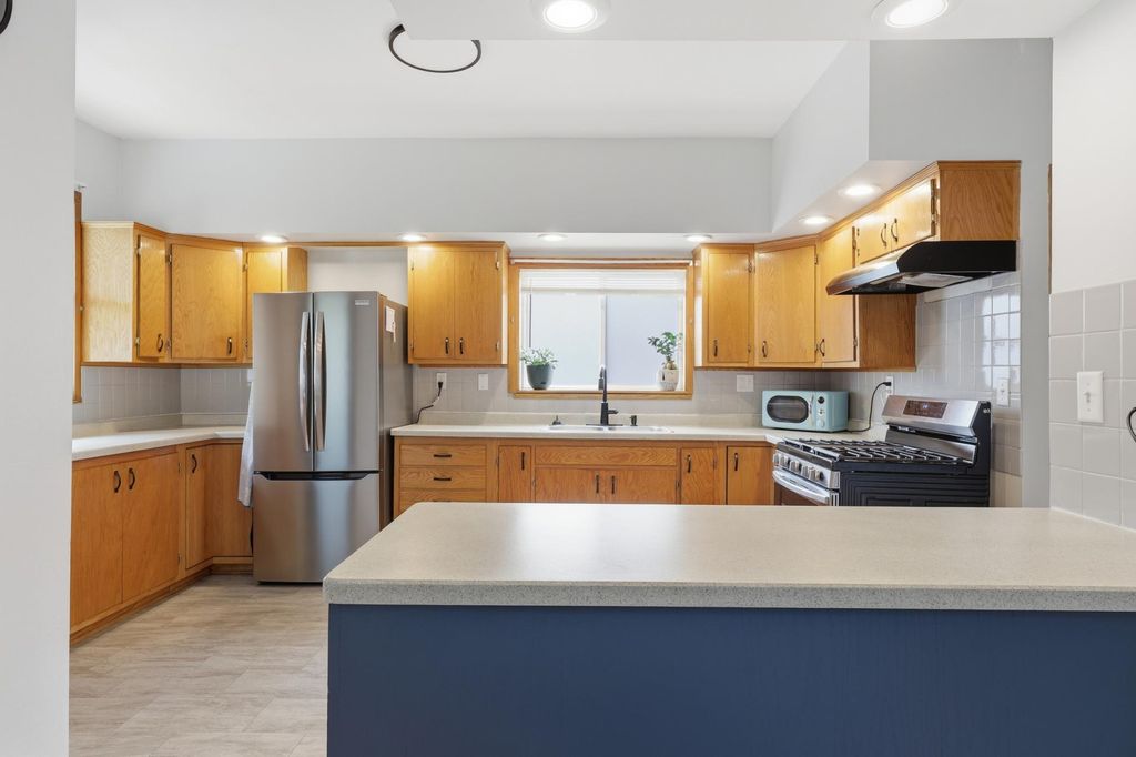 942 Central Avenue W, Saint Paul, MN 55104