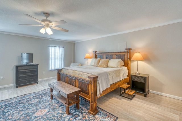 1408 Highland Dr DR, Highland Haven, TX 78654
