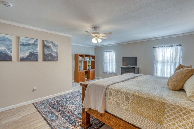 1408 Highland Dr DR, Highland Haven, TX 78654