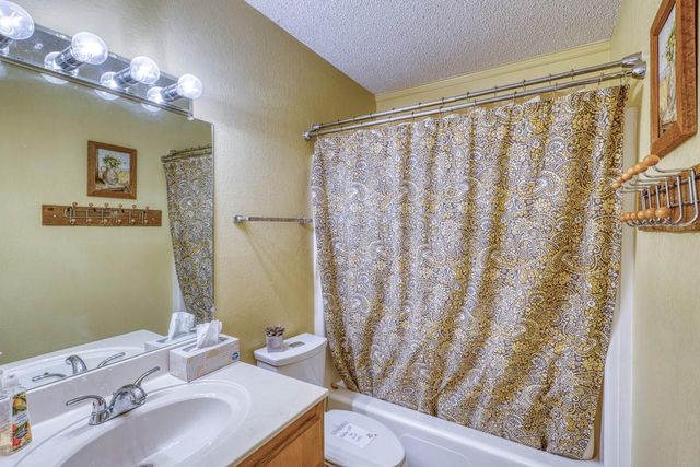 1408 Highland Dr DR, Highland Haven, TX 78654