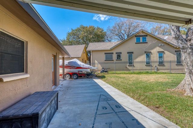 1408 Highland Dr DR, Highland Haven, TX 78654