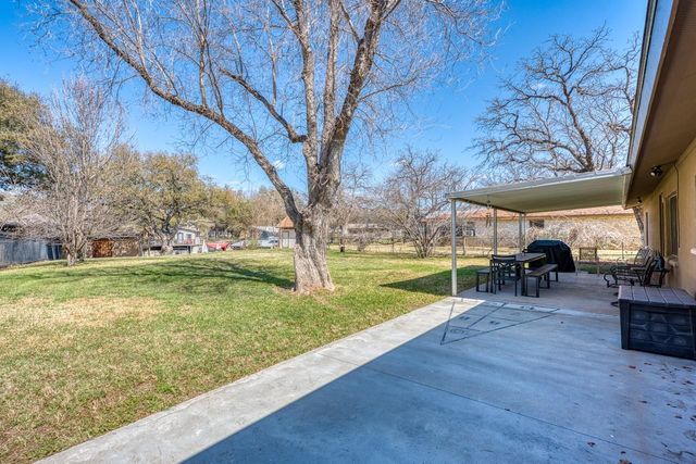 1408 Highland Dr DR, Highland Haven, TX 78654
