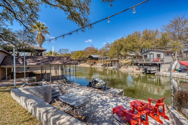 1408 Highland Dr DR, Highland Haven, TX 78654
