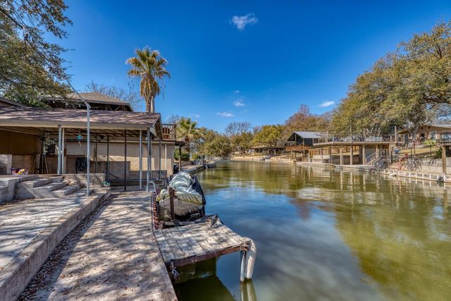 1408 Highland Dr DR, Highland Haven, TX 78654
