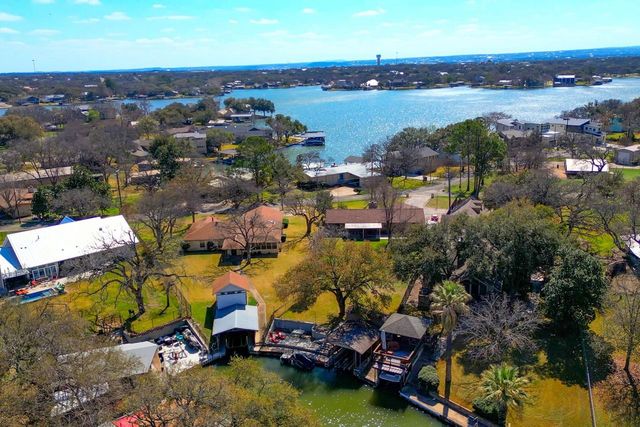 1408 Highland Dr DR, Highland Haven, TX 78654