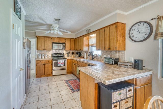 1408 Highland Dr DR, Highland Haven, TX 78654