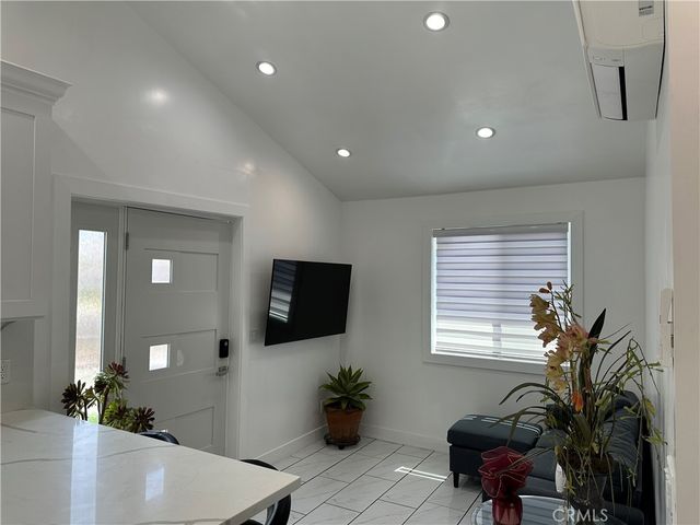 7013 Bellaire, North Hollywood, CA 91605