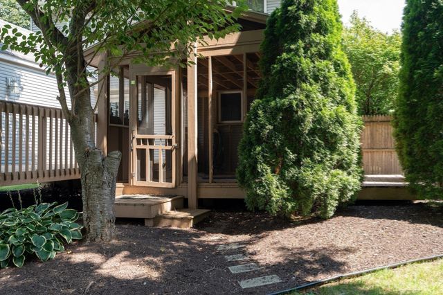 87 Berkshire Dr, Westfield, MA 01085