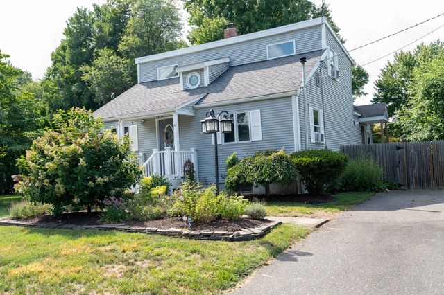 87 Berkshire Dr, Westfield, MA 01085