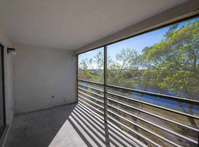 2322 S Cypress Bend Drive 411, Pompano Beach, FL 33069