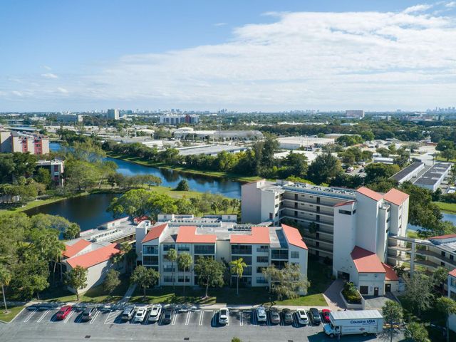 2322 S Cypress Bend Drive 411, Pompano Beach, FL 33069