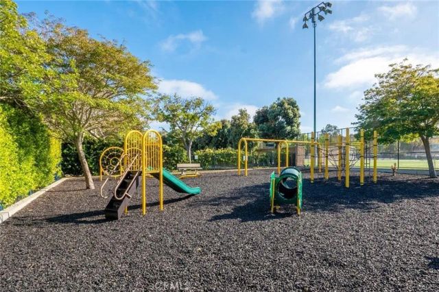 11 Lafayette Court, Manhattan Beach, CA 90266