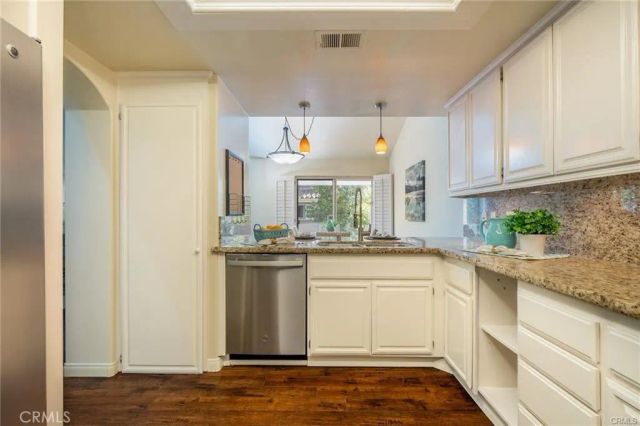 11 Lafayette Court, Manhattan Beach, CA 90266