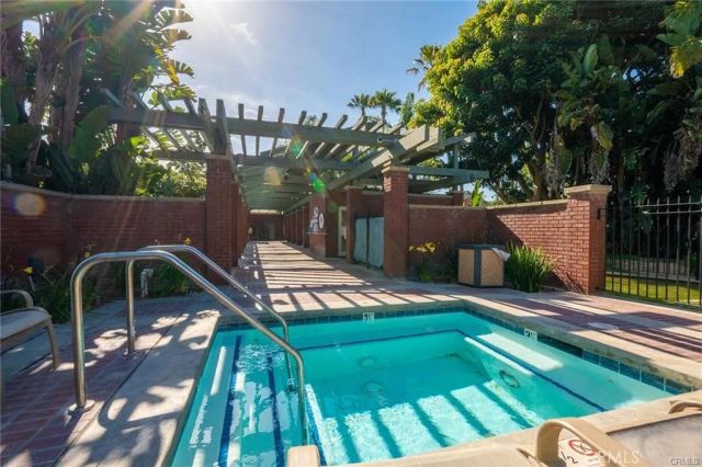 11 Lafayette Court, Manhattan Beach, CA 90266