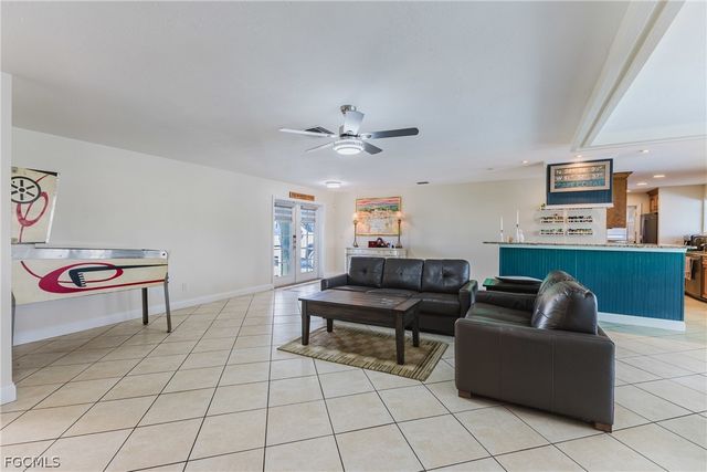 2213 NE 4th ST, Cape Coral, FL 33909