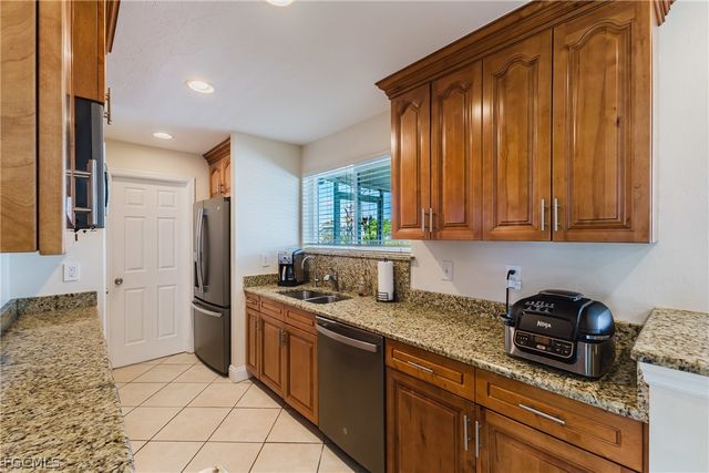 2213 NE 4th ST, Cape Coral, FL 33909