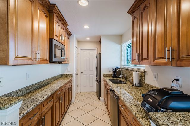 2213 NE 4th ST, Cape Coral, FL 33909