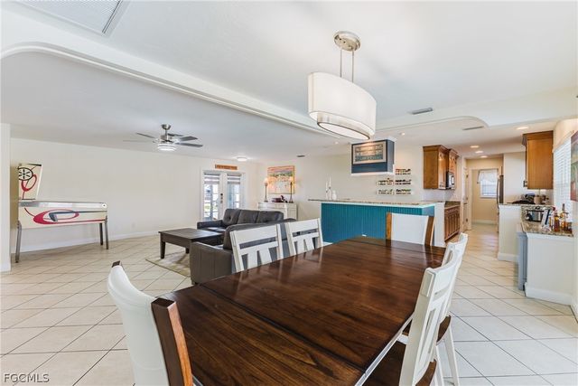 2213 NE 4th ST, Cape Coral, FL 33909