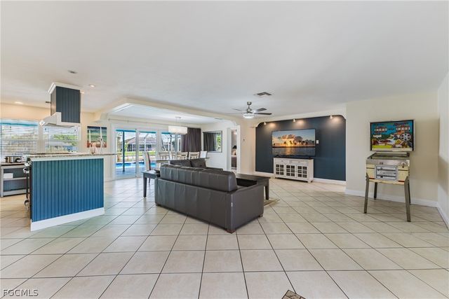 2213 NE 4th ST, Cape Coral, FL 33909