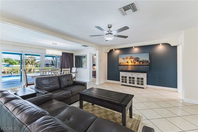 2213 NE 4th ST, Cape Coral, FL 33909