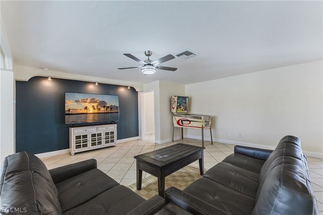 2213 NE 4th ST, Cape Coral, FL 33909