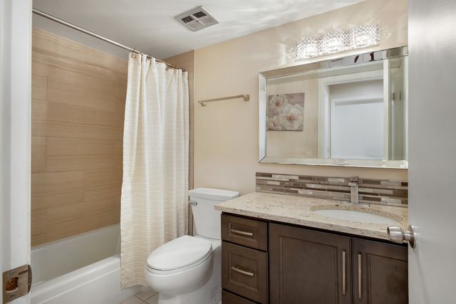 5500 Carriageway Drive 309, Rolling Meadows, IL 60008